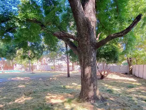 Casa  3ambientes con pileta , dos lotes unificados