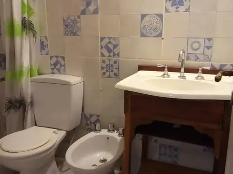 Depto Tipo Casa en Alquiler en Adrogue, $ 400.000