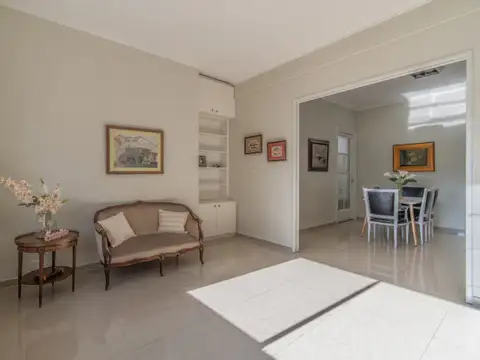 Venta 3 amb.  Belgrano  Neo francés ; Renovado , piso alto , luminoso y gran jardin comun