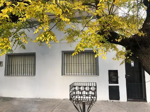 PH 2 ambientes al frente con patio - Lanús Oeste