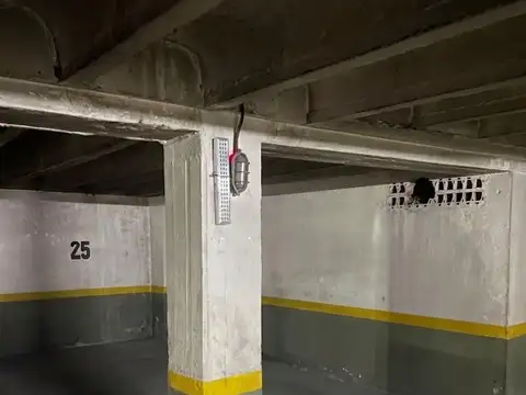 COCHERAS EN VENTA EN PLENO CENTRO DE MENDOZA - EMPERADOR 20.