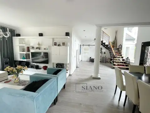 Casa en Venta con 8 cocheras