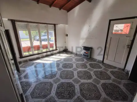 Casa 2 ambientes con 1 baño