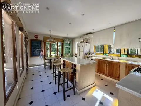 Casa 6 ambientes con 3 baños