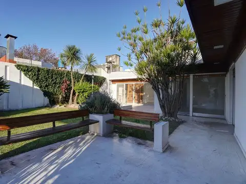 Casa 5 ambientes con 4 baños