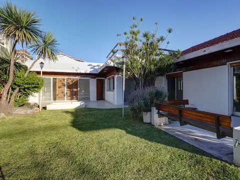 VENTA CASA 5 AMBIENTES MUNRO CENTRO