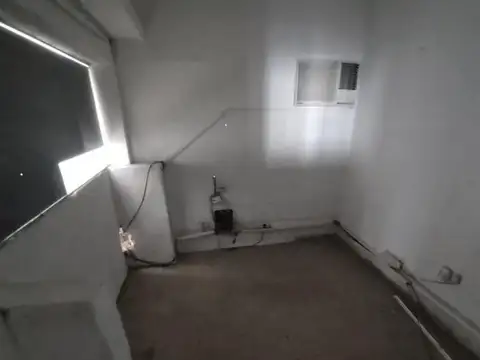 Local Centro Comercial Echesortu. Calle Mendoza. Doble Planta