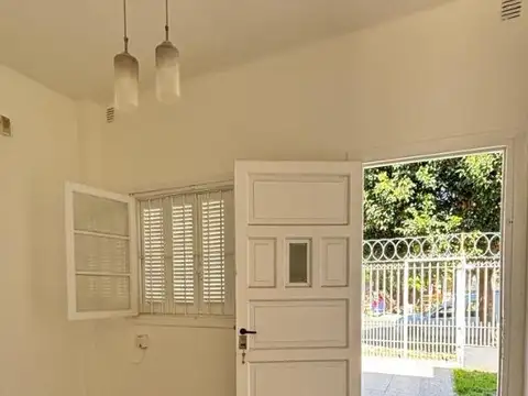 Depto Tipo Casa en Alquiler en Bernal Oeste, $ 690.000