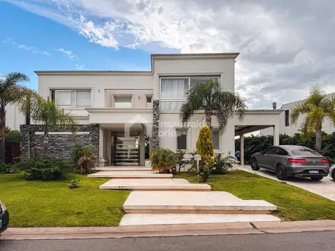 CASA EN VENTA EN LOS ALISOS NORDELTA, TIGRE! 4 DORMITORIOS CON SALA DE CINE! AL AGUA!
