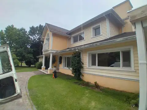 Au Acceso Oeste Km 42