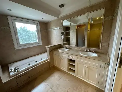 Casa en Alquiler de 4 dormitorios