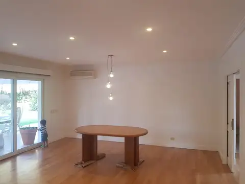 Casa 6 ambientes con 5 baños