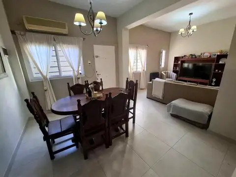 CASA 4 AMB., EN 2 PLANTAS, CON 2 PATIOS Y TERRAZA