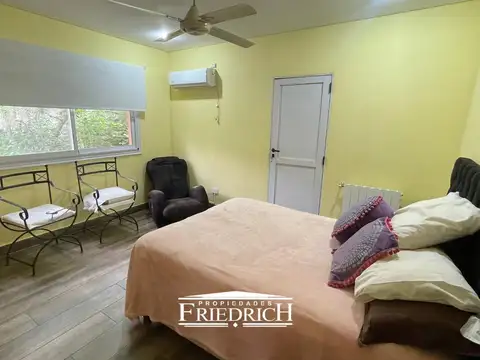 Casa en Venta con 3 cocheras