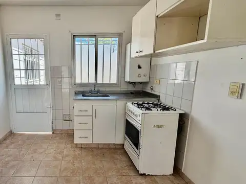 Casa 3 ambientes con 1 baño