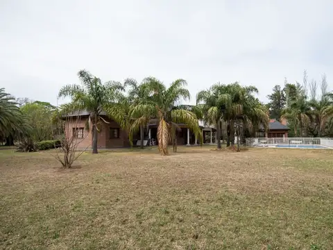 Se alquila quinta c/ lote de 1ha c/parque