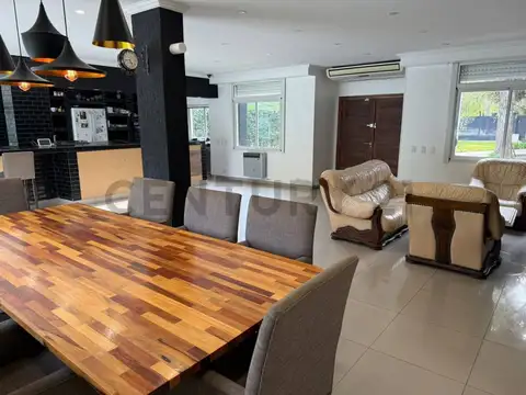 Casa en Venta con 10 cocheras