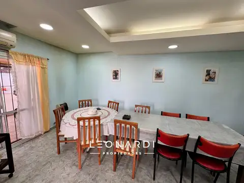 Casa 7 ambientes con 3 baños