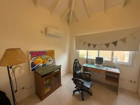 Venta con renta de Duplex en Liquidambar 100