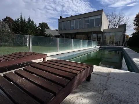 CASA 4AMB A LA VENTA EN CARDALES VILLAGE
