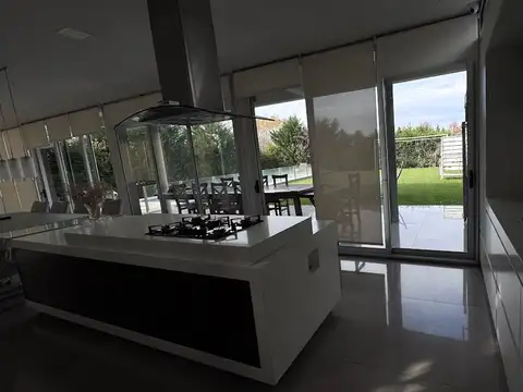 CASA 4AMB A LA VENTA EN CARDALES VILLAGE