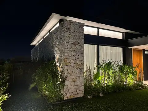 Casa 5 ambientes con 4 baños