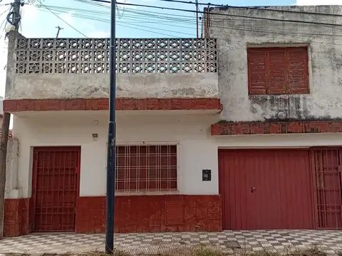 SE VENDE 2 CASAS EN B° COLON, OPORTUNIDAD DE INVERSIÓN