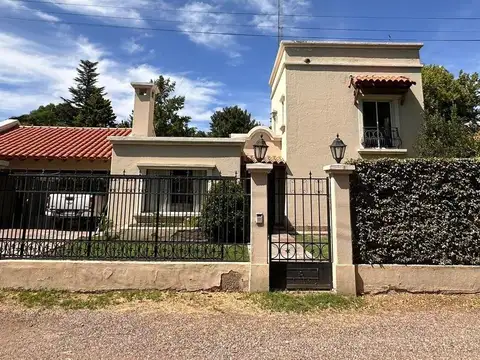 OPENHOUSE inmobiliaria vende fabulosa casa en Chacras de Coria