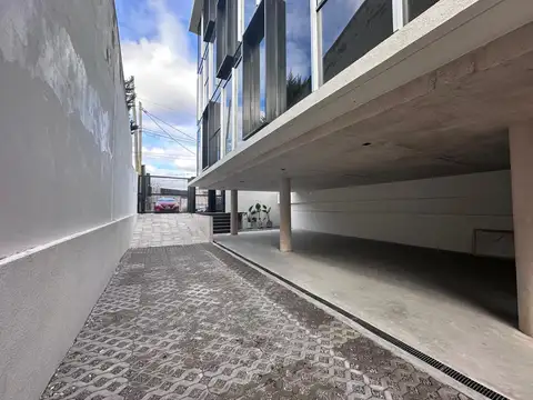 Cochera a la venta en  Leloir