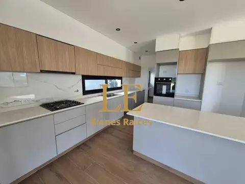 Casa en Venta en Pilar Del Este, USD 230.000