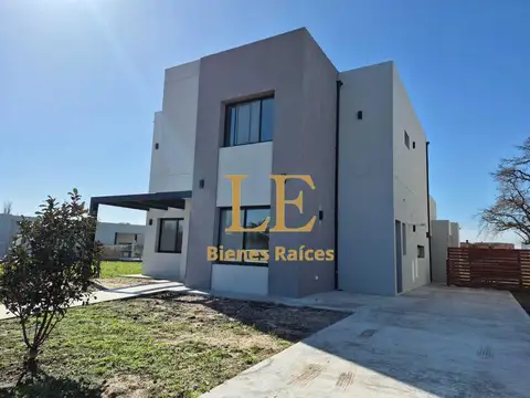 Casa en Venta en Barrio Santa Elisa, Pilar del Este. Pilar