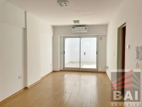 1 AMBIENTE CON PATIO