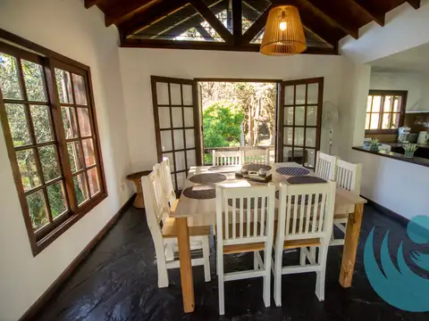 Casa 5 ambientes con 2 baños