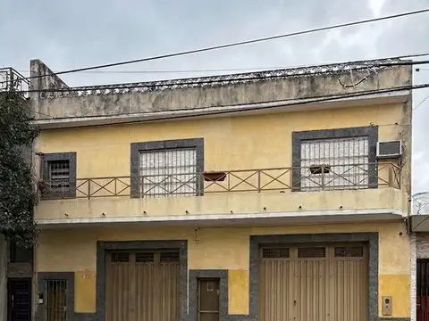 Venta casa con 2 galpones, terraza y jardín – Villa Bonich