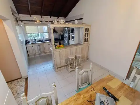 Casa 5 ambientes con 2 baños