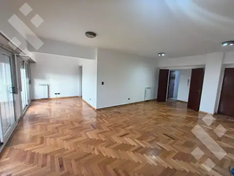 Venta Departamento (150 M2)  4 dormitorios, balcones, Luminoso, Rivadavia 100 Neuquen