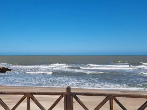 Oficina 7 ambientes con 4 baños
