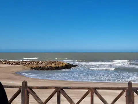 Oficina 7 ambientes con 4 baños