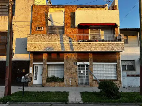 Casa en  Lanus - venta