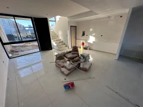 Casa 4 ambientes con 3 baños