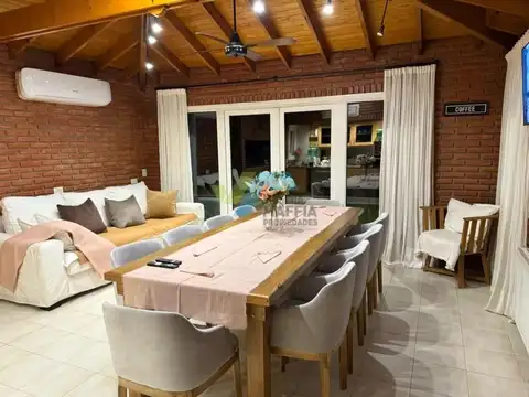 Casa 6 ambientes con 4 baños