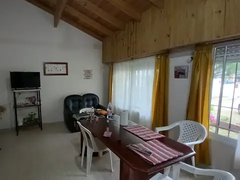 Casa 2 ambientes con 2 baños