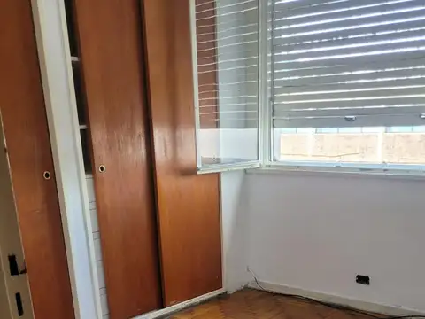 AMPLIO DEPARTAMENTO 3 AMB. CON DEPENDENCIA - MUY LUMINOSO - LAVADERO