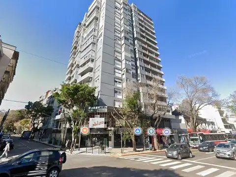 AMPLIO DEPARTAMENTO DE 3 AMBIENTES CON BALCON EN VENTA. OLIVOS