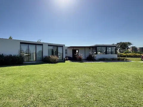 Casa en Venta con 4 cocheras