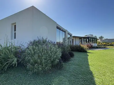Casa 3 ambientes con 3 baños