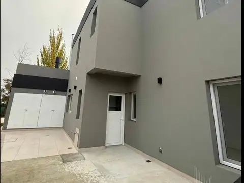 Casa en venta 8 ambientes en barrio cerrado Costa Azul Neuquen