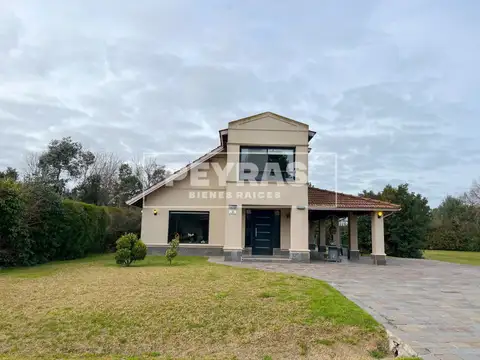 Casa 4 Ambientes en Club de Campo La Martona. Parrilla, Jardín y Pileta.