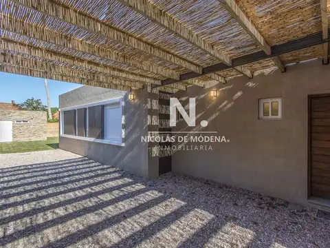 Casa 4 ambientes con 2 baños