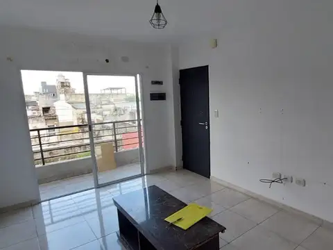 Depto 2 amb con balcon al frente, expensas bajas